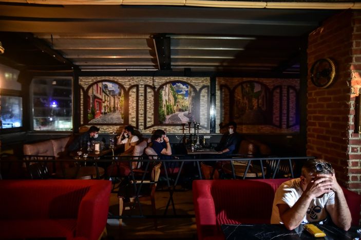 i Bağcılar’da kafede fizik tedavi için toplananlara baskın