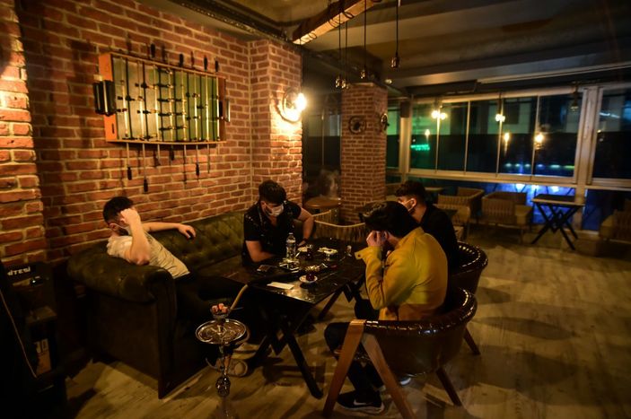 i Bağcılar’da kafede fizik tedavi için toplananlara baskın