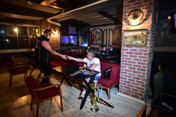 i Bağcılar’da kafede fizik tedavi için toplananlara baskın