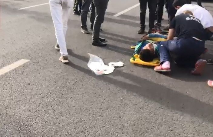 Diyarbakır’da kaçak göçmene hafif ticari araç çarptı