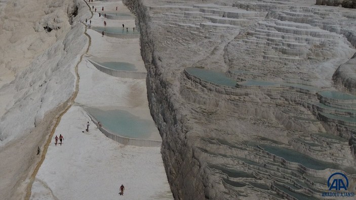 'Beyaz Cennet' Pamukkale turistlere kaldı