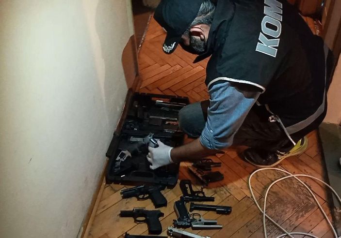 Eskişehir'de odasını silah atölyesine çeviren şahıs yakalandı