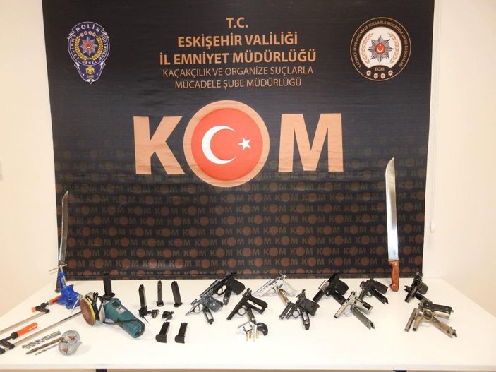 Eskişehir'de odasını silah atölyesine çeviren şahıs yakalandı
