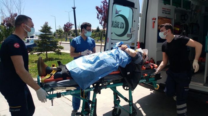 i Tekirdağ'da hurdaya dönen otomobilden sağ çıktı