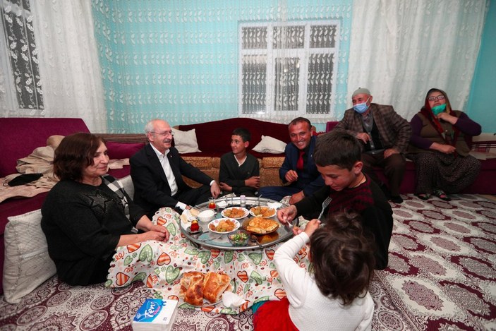 Kemal Kılıçdaroğlu, Ankara'da bir vatandaşın evinde iftar yaptı