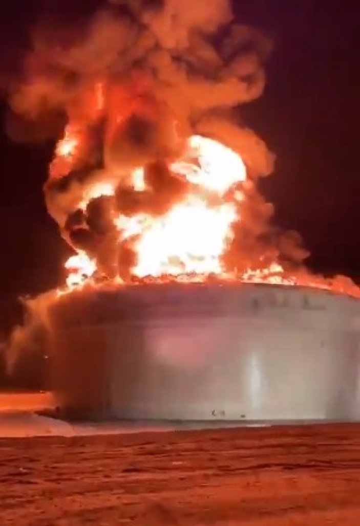 İsrail petrol boru hattına ait petrol tankında yangın
