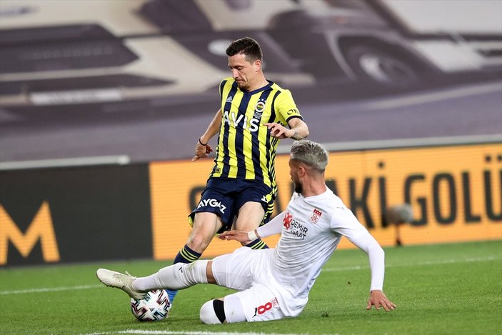 Fenerbahçe evinde Sivasspor'a mağlup oldu
