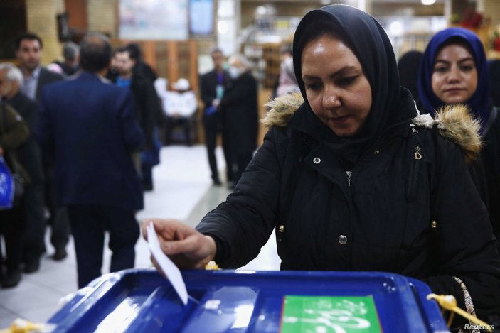 İran'da cumhurbaşkanlığı için adaylık başvuruları başladı