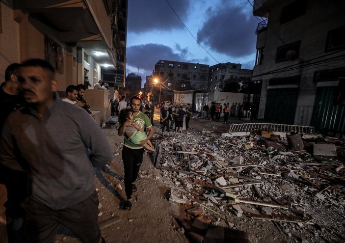 İsrail, Gazze'de yerleşim yerlerine saldırdı