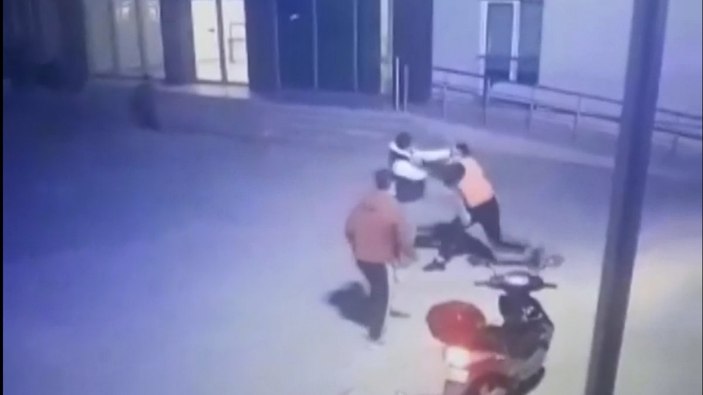 Esenyurt'ta, sitede meydana gelen kavga kameraya yansıdı