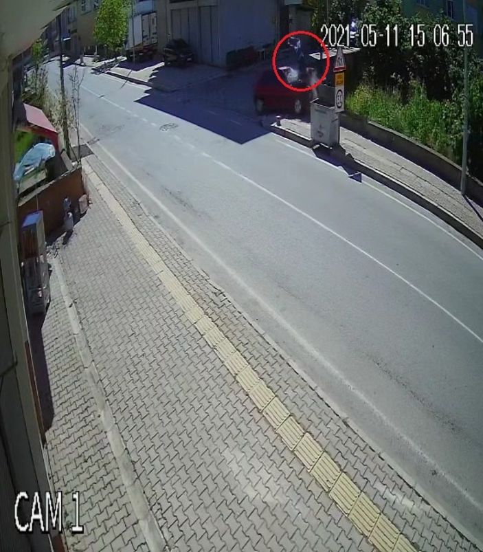 d Samsun'da, otomobilin yayaya çarptığı anlar kameraya yansıdı