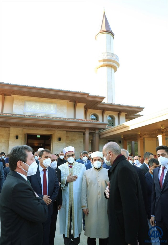 Erdoğan bayram namazını Marmaris Millet Cami'nde kıldı
