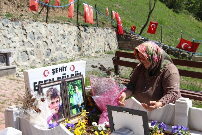 Eren Bülbül'ün annesi bayramı buruk geçiriyor: Evlatsız nasıl olur?