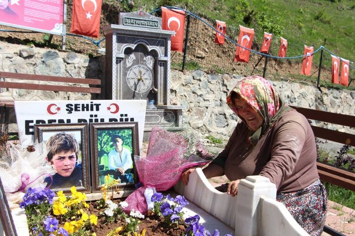 Eren Bülbül'ün annesi bayramı buruk geçiriyor: Evlatsız nasıl olur?