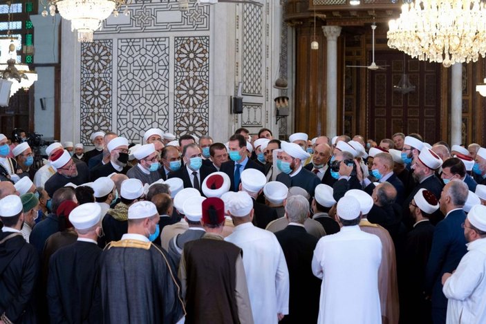 Esad, Ramazan Bayramı namazını Emevi Camii'nde kıldı