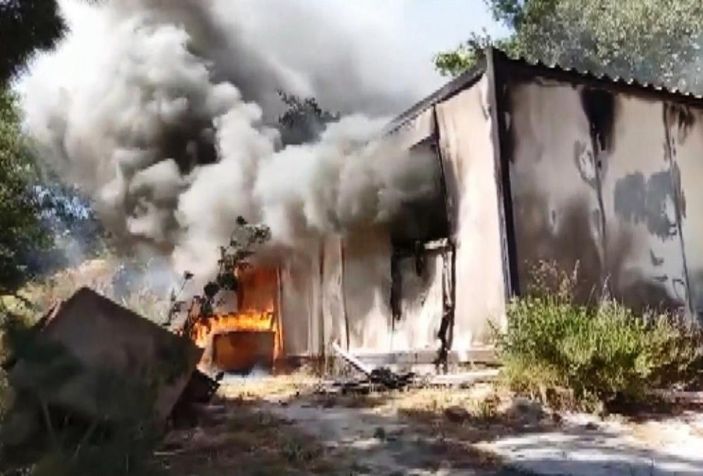 i Muğla'da, depo olarak kullanılan konteyner alev alev yandı