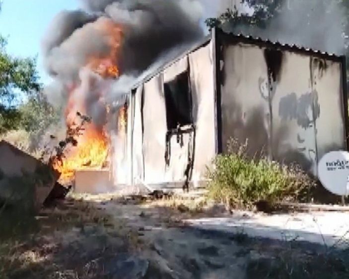 i Muğla'da, depo olarak kullanılan konteyner alev alev yandı