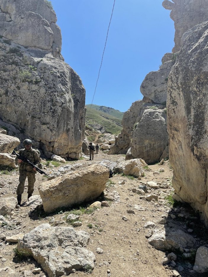 'Hudut kartalları' bayramda sınır nöbetinde