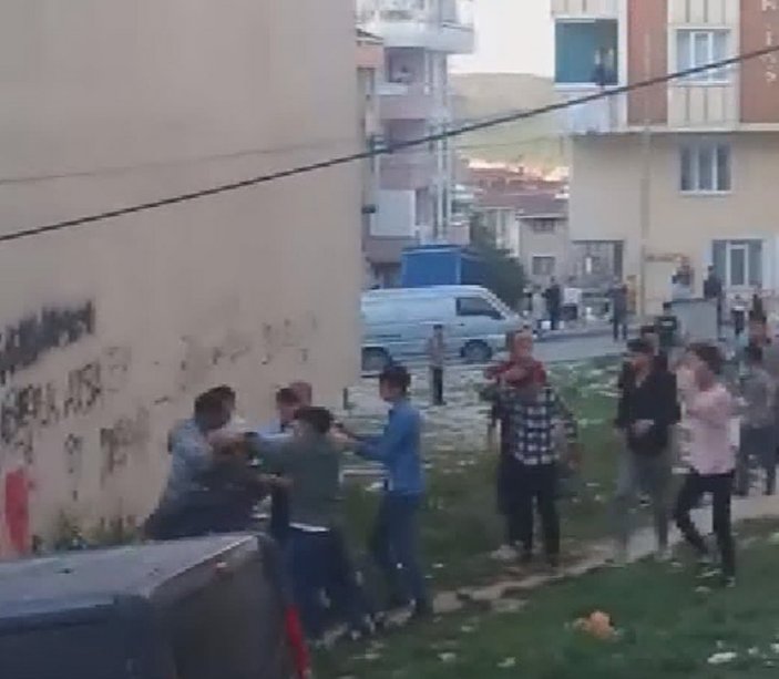 Arnavutköy'de 19 yaşındaki genç bıçaklanarak öldürüldü