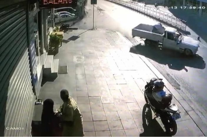 i Pendik’te, otobüs durağında bekleyen aileye çarpıp kaçtı