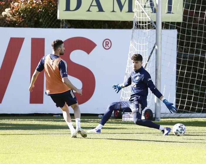 Fenerbahçe'de kaleci Altay, takımla çalışmalara başladı