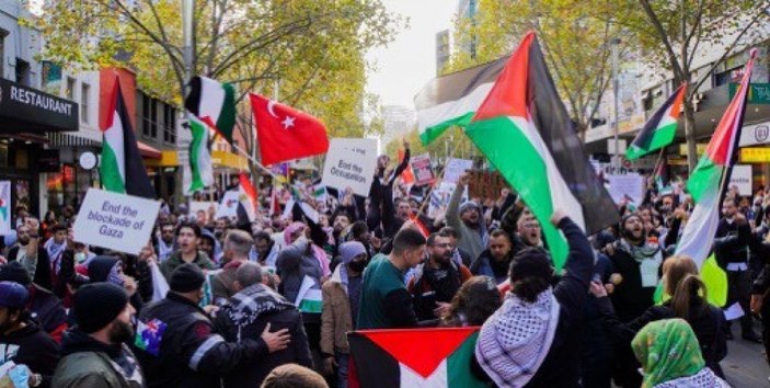 Avustralya'da binlerce kişi Filistinliler için toplandı