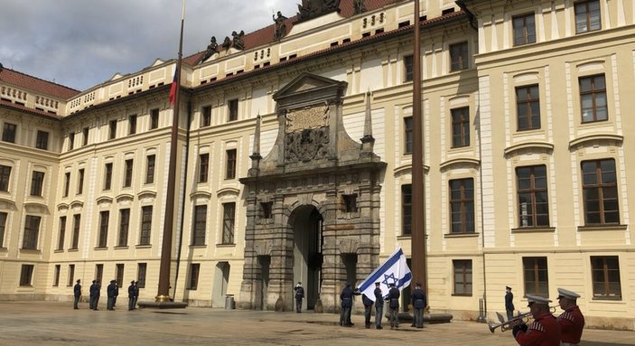 Çekya'dan İsrail'e 'bayraklı' destek