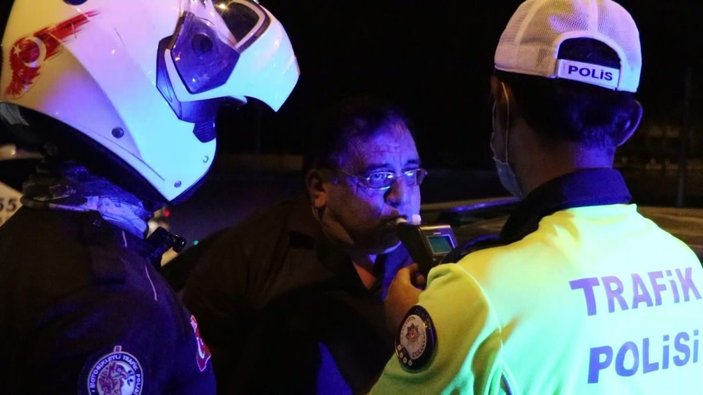 Denizli'de dolandırıcılık suçundan aranan şahıs 304 promil alkolle yakalandı