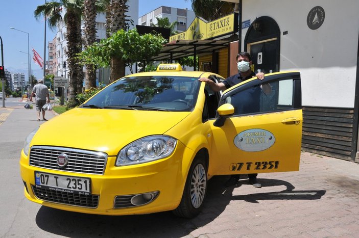 Antalya'da Suriyeli kadın takside doğum yaptı