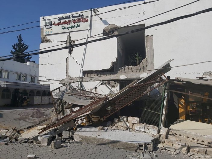 İsrail, Gazze'deki bakanlık binalarını hedef aldı