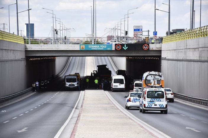 a Konya'da otomobil tırla çarpıştı: 1 ölü, 4 yaralı