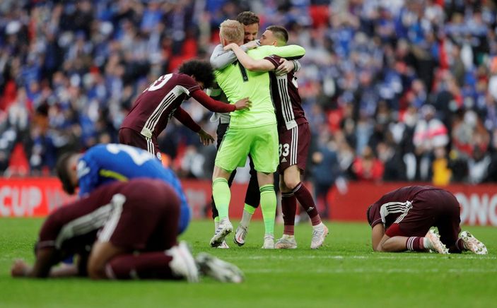 r FA Cup'ta şampiyon Leicester
