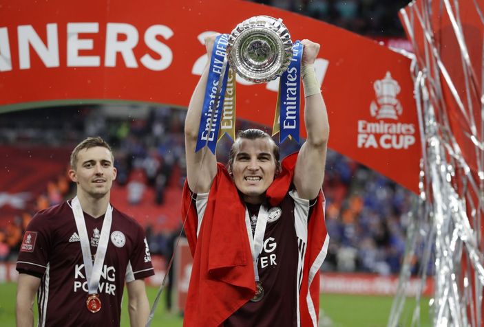 r FA Cup'ta şampiyon Leicester