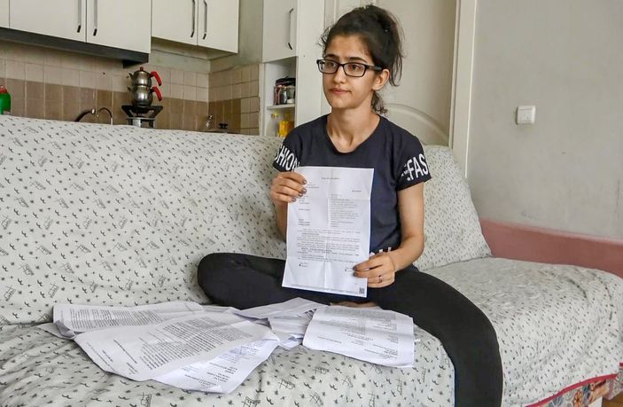 d Antalya'da genç kadın odun ve hortumla şiddet gördü