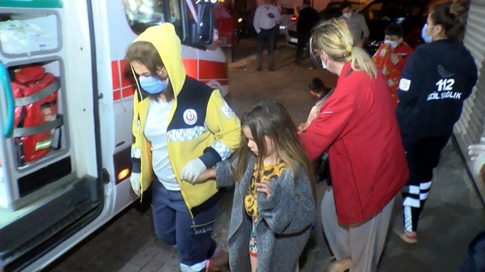 Zeytinburnu'nda yangın: 10 kişi kurtarıldı