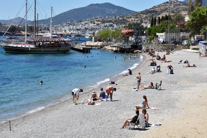 Antalya ve Muğla sahilleri, kademeli normalleşme ile hareketlendi
