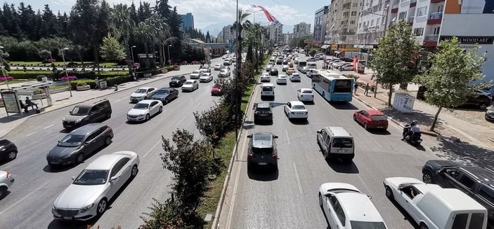 d Antalya'da trafik yoğunluğu oluştu