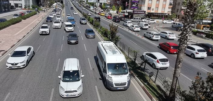d Antalya'da trafik yoğunluğu oluştu