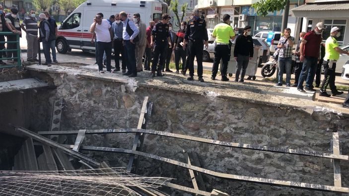 i Bursa'da köprü üzerindeki inşaat çöktü: 3 yaralı
