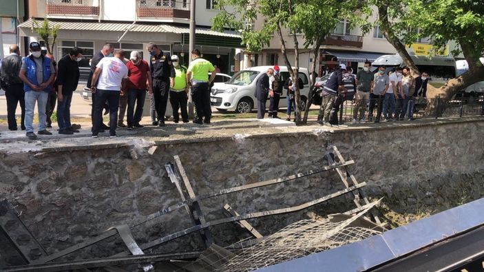 i Bursa'da köprü üzerindeki inşaat çöktü: 3 yaralı