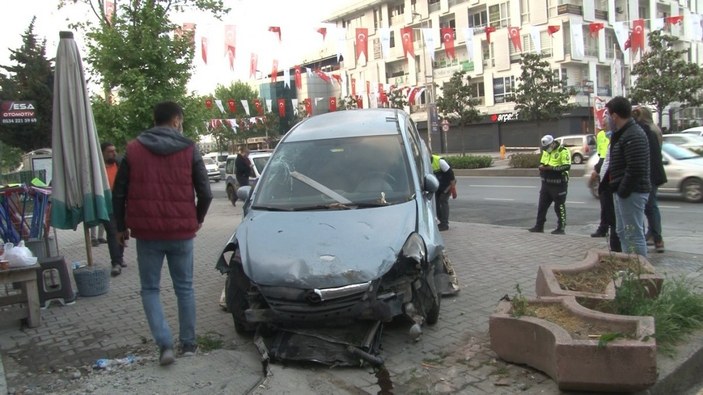 Esenyurt’ta ehliyetsiz sürücü kaza yaptı