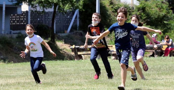 Kademeli normalleşmede çocuklar dışarı çıkabilecek mi? 18 yaş altı için yeni karar