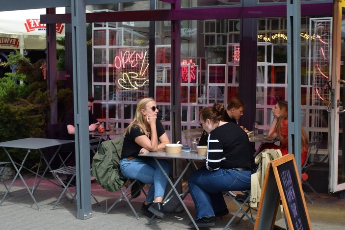 Polonya'da kafe ve restoranlar yeniden açıldı