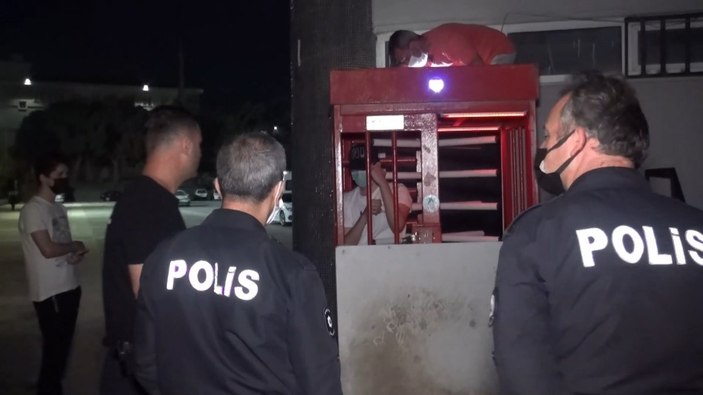 Bursa’da, tuvaletin turnikeli kapısında mahsur kaldı