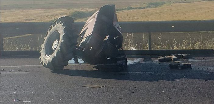 Gaziantep’te kaza: Traktör ikiye ayrıldı