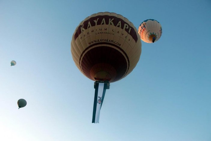 Şampiyonluk kutlanıyor: Kapadokya'da balonlar 'Beşiktaş' bayrakları ile havalandı