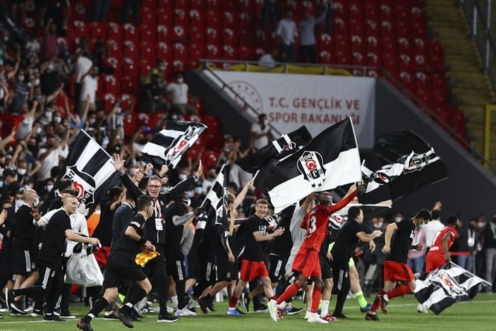 Beşiktaş'ta çifte kupa sevinci