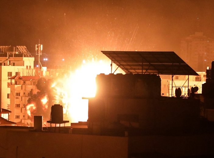 İsrail, Gazze’de sokakları ve altyapı sistemlerini vurdu