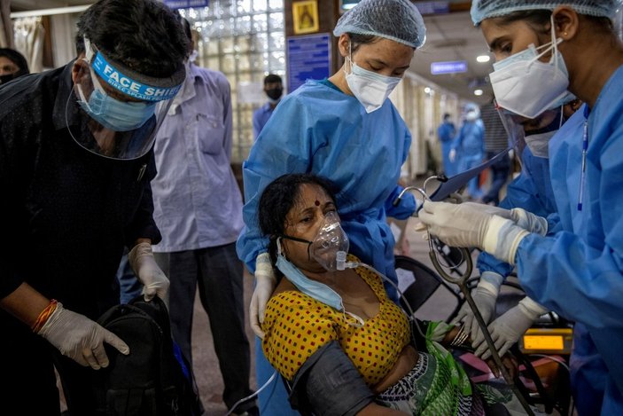 Hindistan'da 4 bin 329 can kaybıyla en yüksek korona ölümü yaşandı