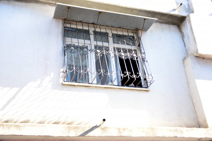 Adana’da babalarının kaçırıldığını öne sürüp, eve saldırdılar